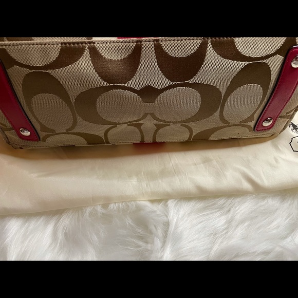 Coach Monogram Fabric Shoulder bag pink detail - Picture 3 of 6